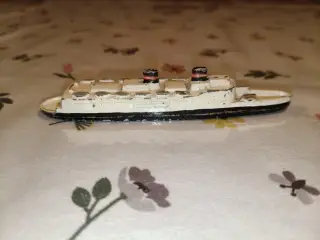 super fed lille model af DSB færgen fyn
