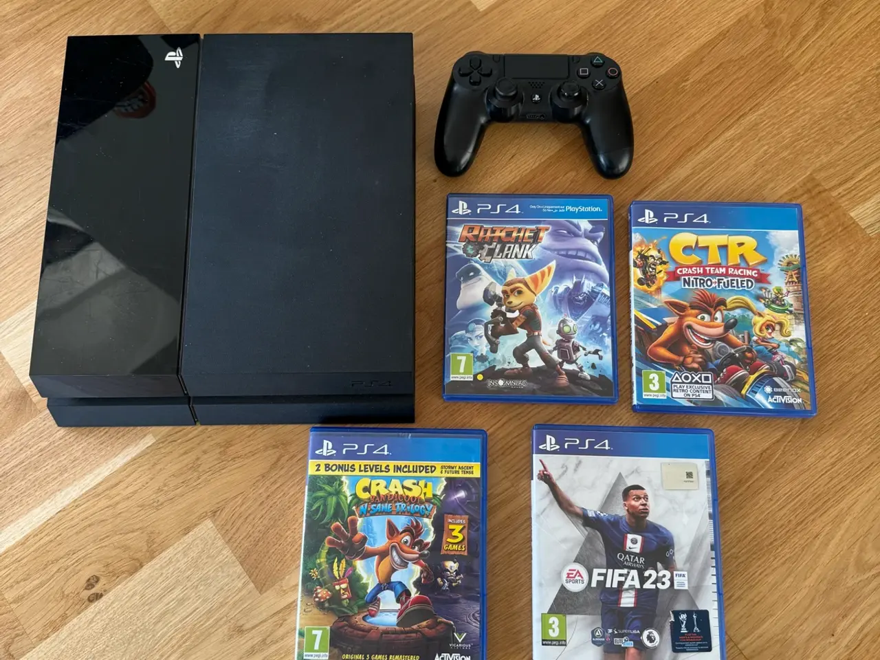 Billede 1 - PlayStation 4 500GB + 2 spil – Fungerer perfekt
