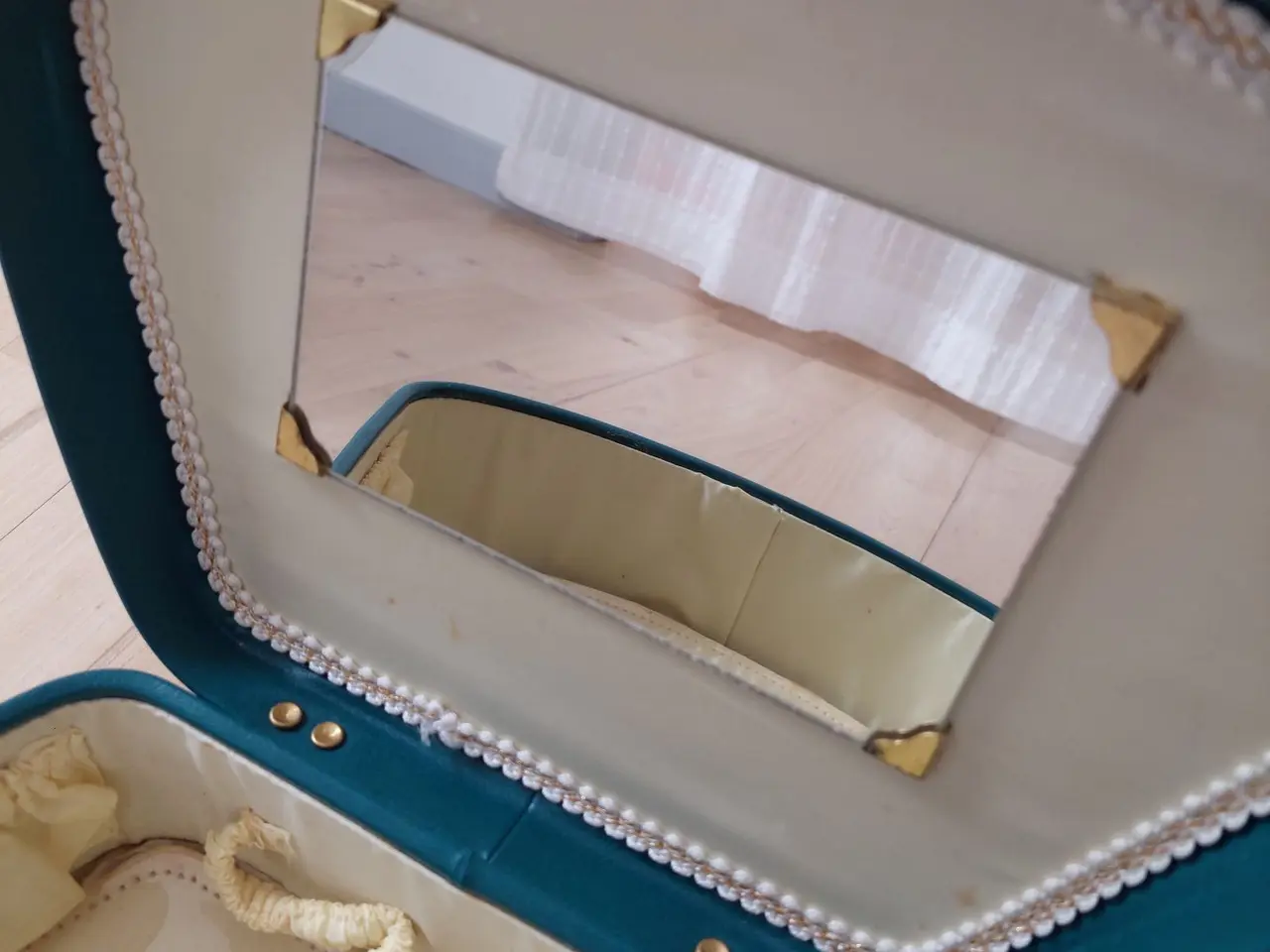 Billede 10 - Vintage Beautybox med funky detaljer – Harley Lime