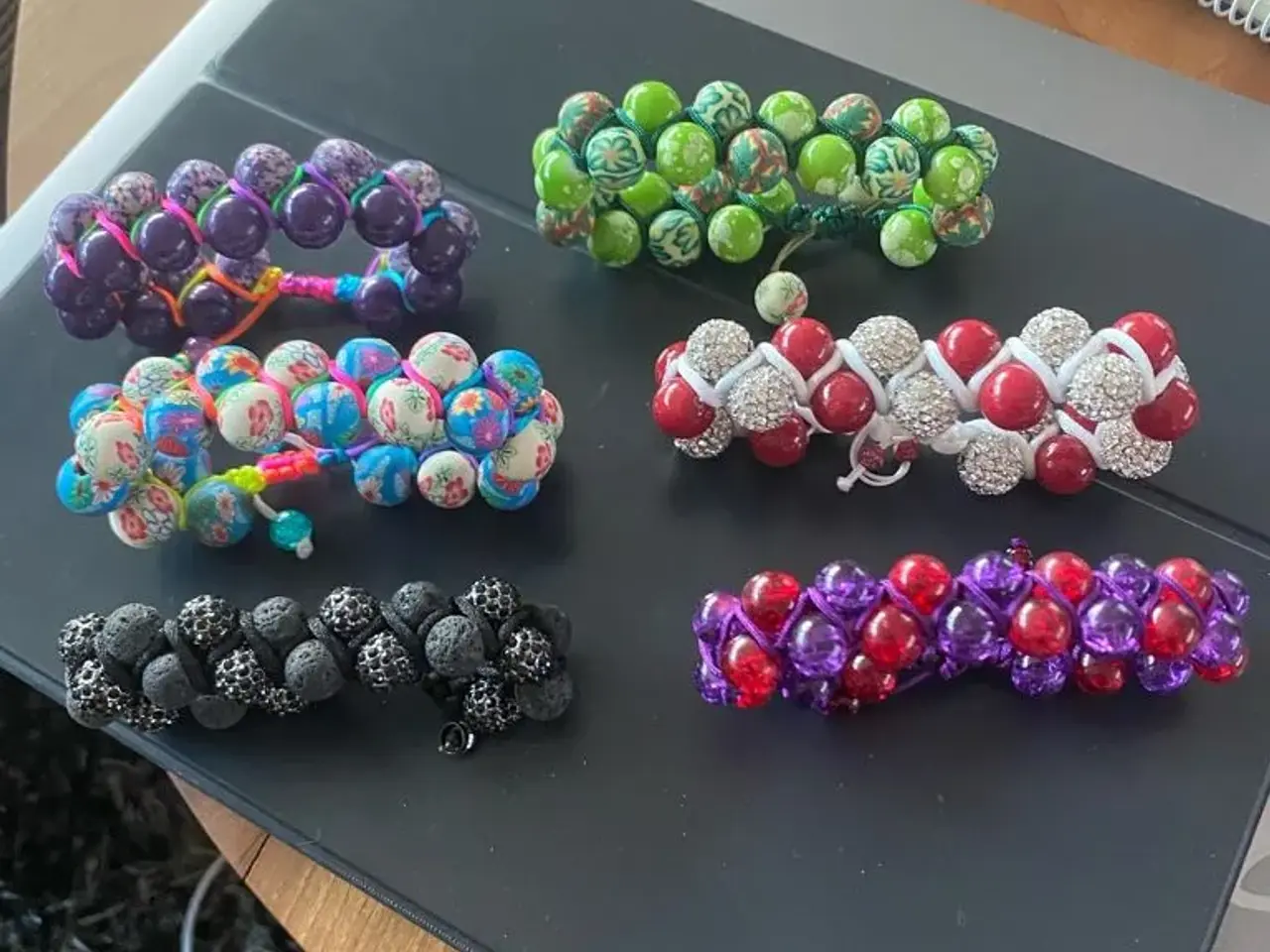 Billede 1 - Nye knyttede armbånd