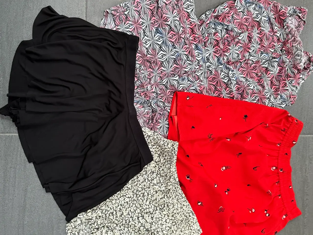 Billede 7 - Tøjpakke str Large, jeans, jakke, kjoler, bluser,