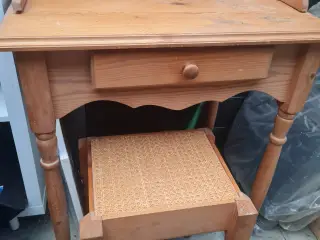Telefonbord I fyrtræ