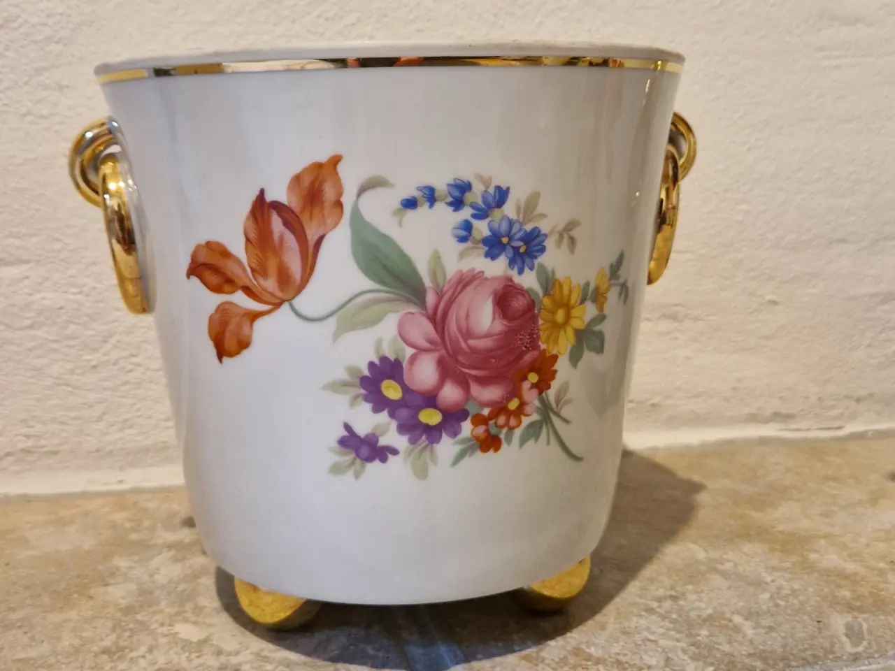Billede 2 - Antikke urtepotteskjulere med blomster og guld