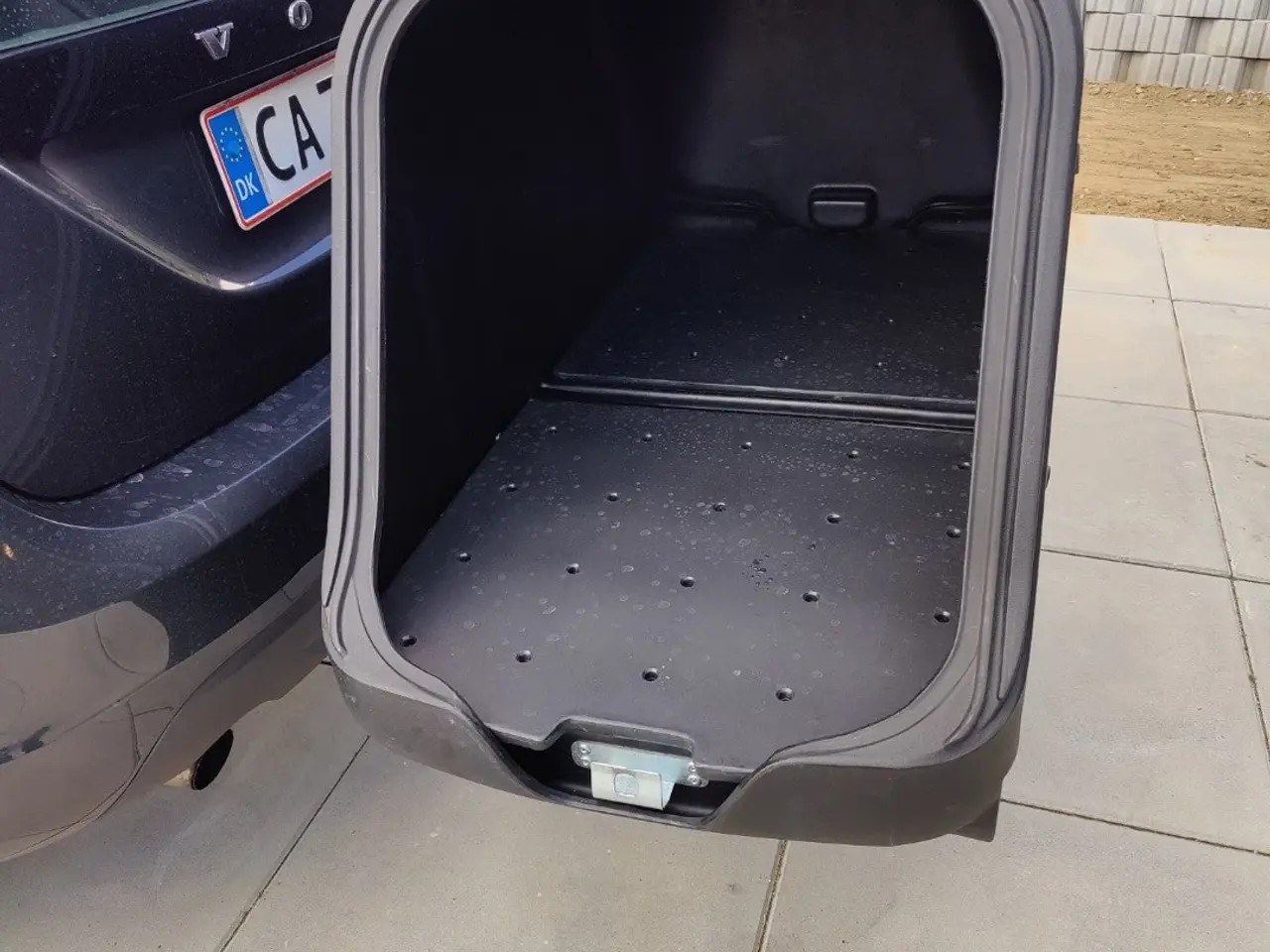 Billede 2 - UDLEJES - 390 Liter bagageboks