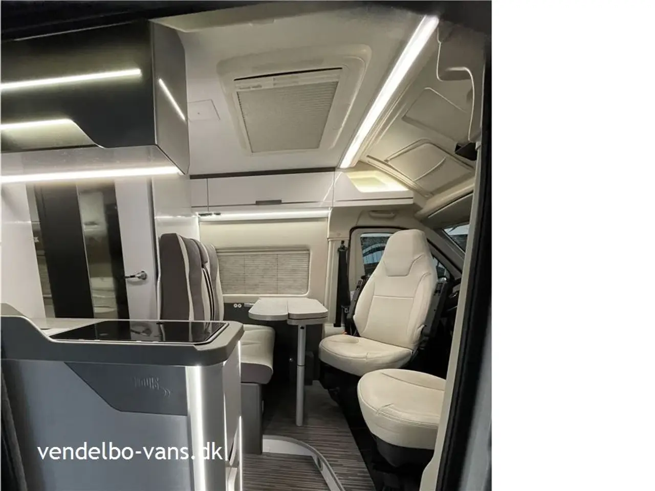 Billede 21 - 2022 - McLouis Menfys Van 04 Prestige Matic Det er CamperVan topudgaven med masser af udstyr - Prestige Matic