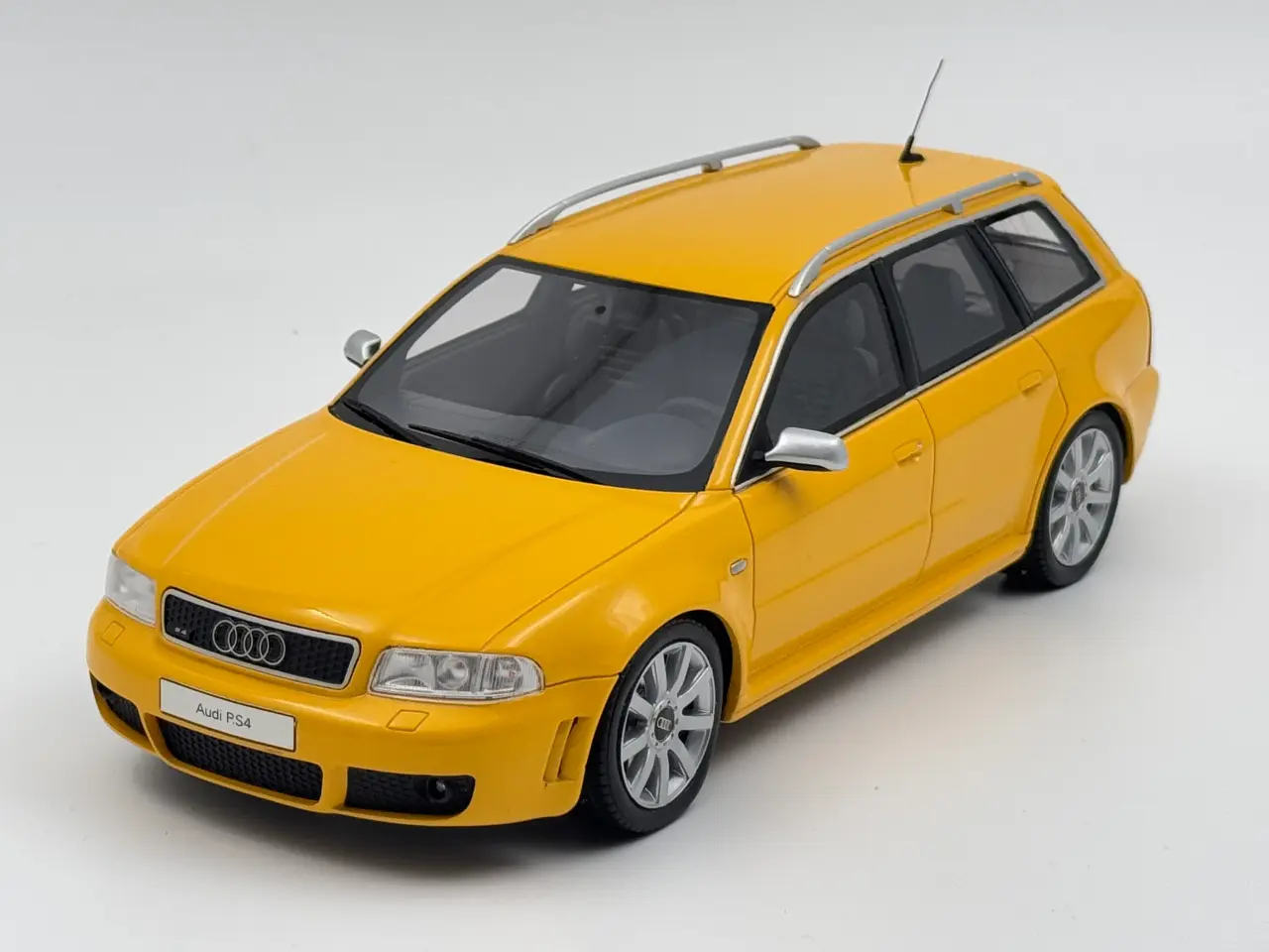 Billede 1 - 1999 Audi RS4 Avant (B5) Imola Yellow - 1:18
