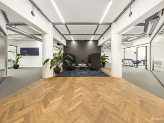 25, 3. th (1.043 m2)