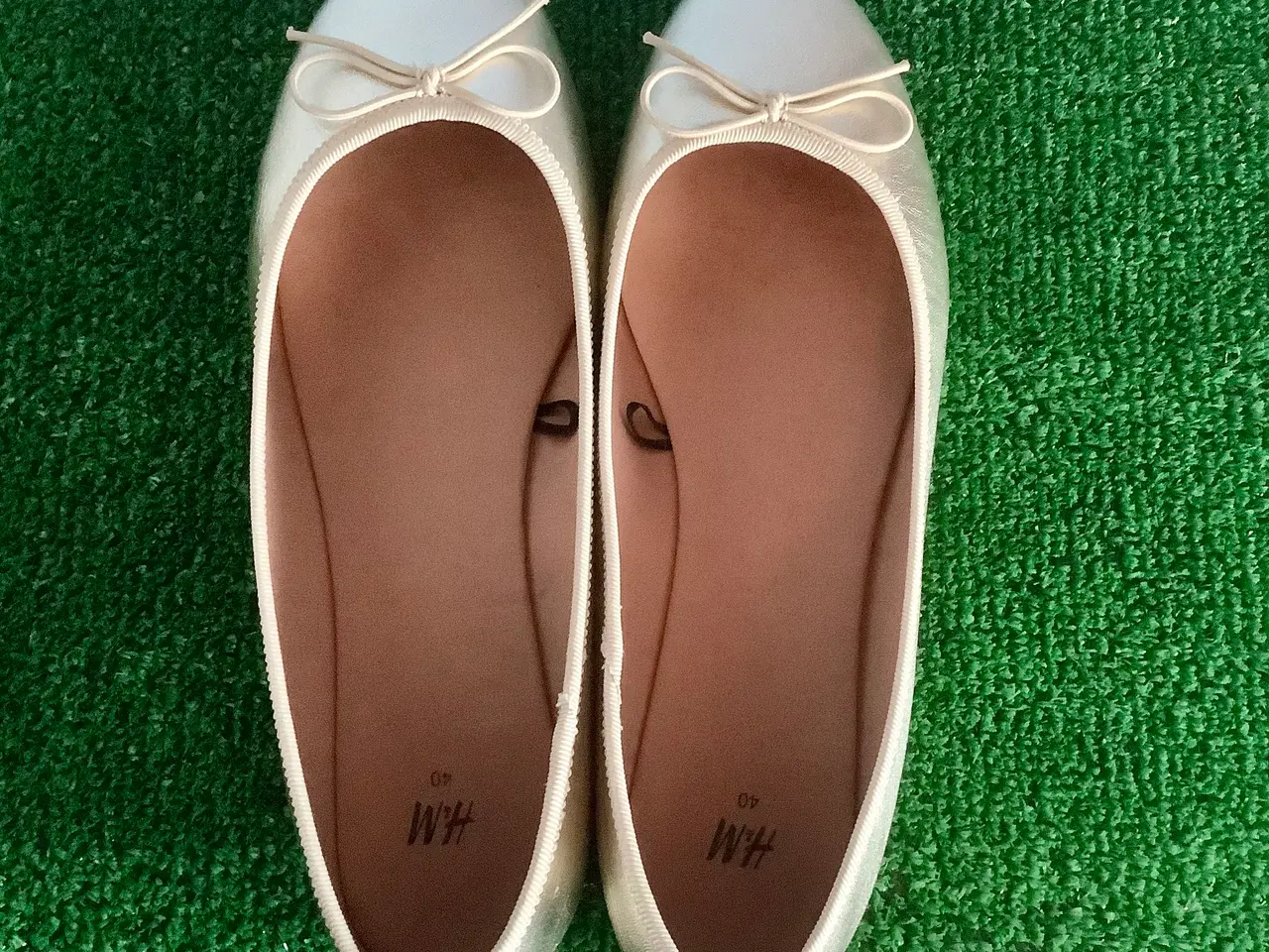 Billede 3 - Guld ballerina fra H&M.