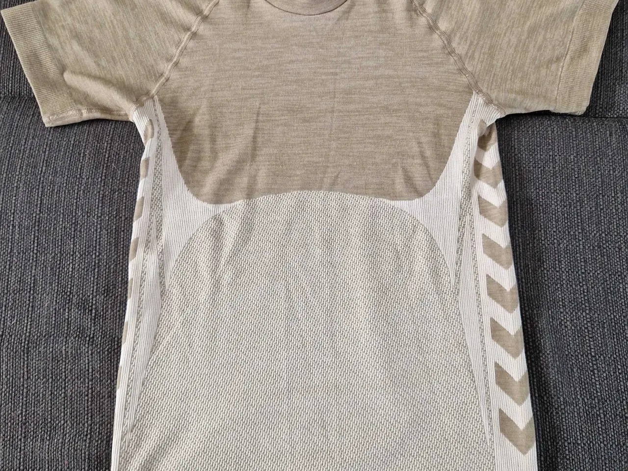 Billede 1 - Hummel T-shirt str L