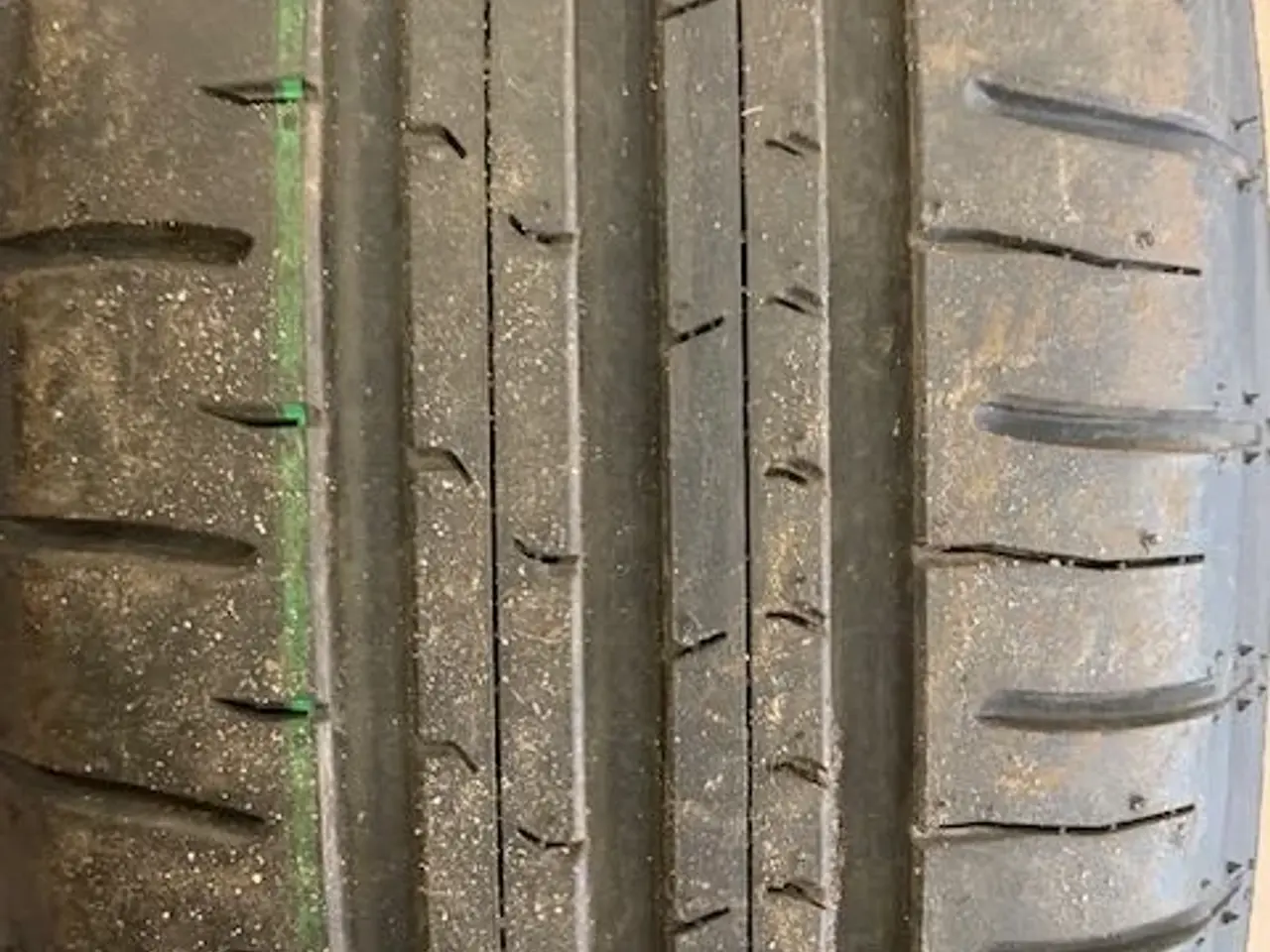 Billede 1 - 175/65x17 Falken sommerdæk