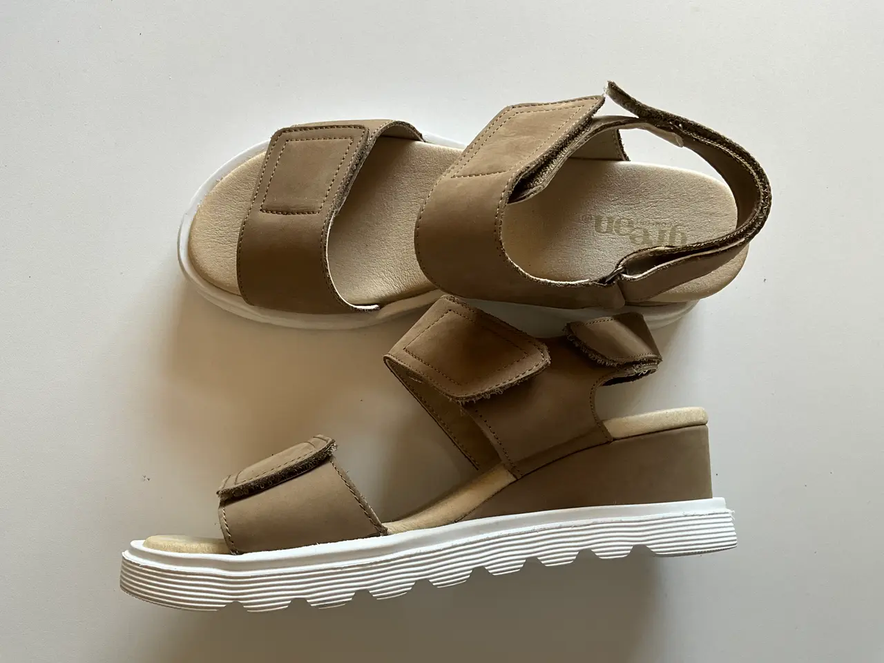 Billede 1 - Lækker sandal, brugt en enkelt aften