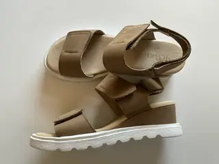 Lækker sandal, brugt en enkelt aften