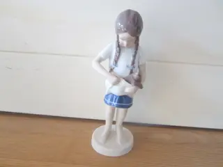 Rigtig sød B&G figur nr 1779 Pige med kat
