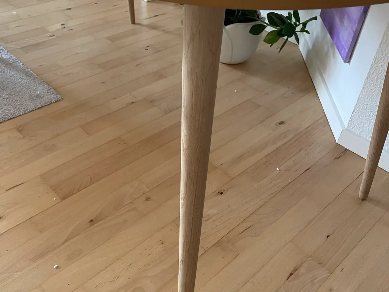 Billede 2 - Flot bord med hvid laminat bordplade og hvidoliere