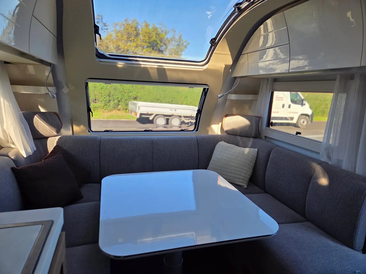 Billede 3 - Adria Alpina 663 UK (2020) – komplet udstyr