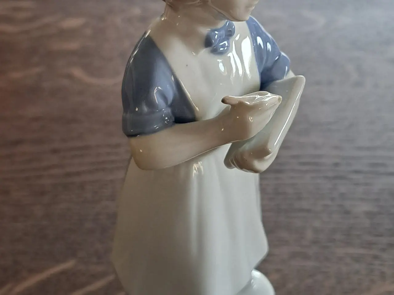 Billede 2 - Sygeplejerske Porcelænsfigur