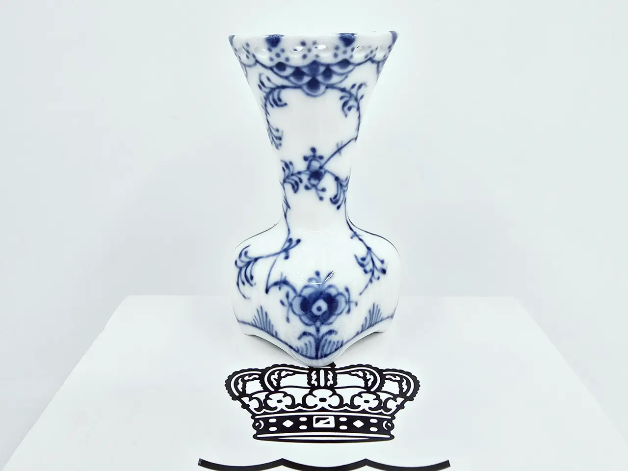 Billede 1 - Musselmalet Helblonde Kuvert Vase nr. 1-1161. sortering 1