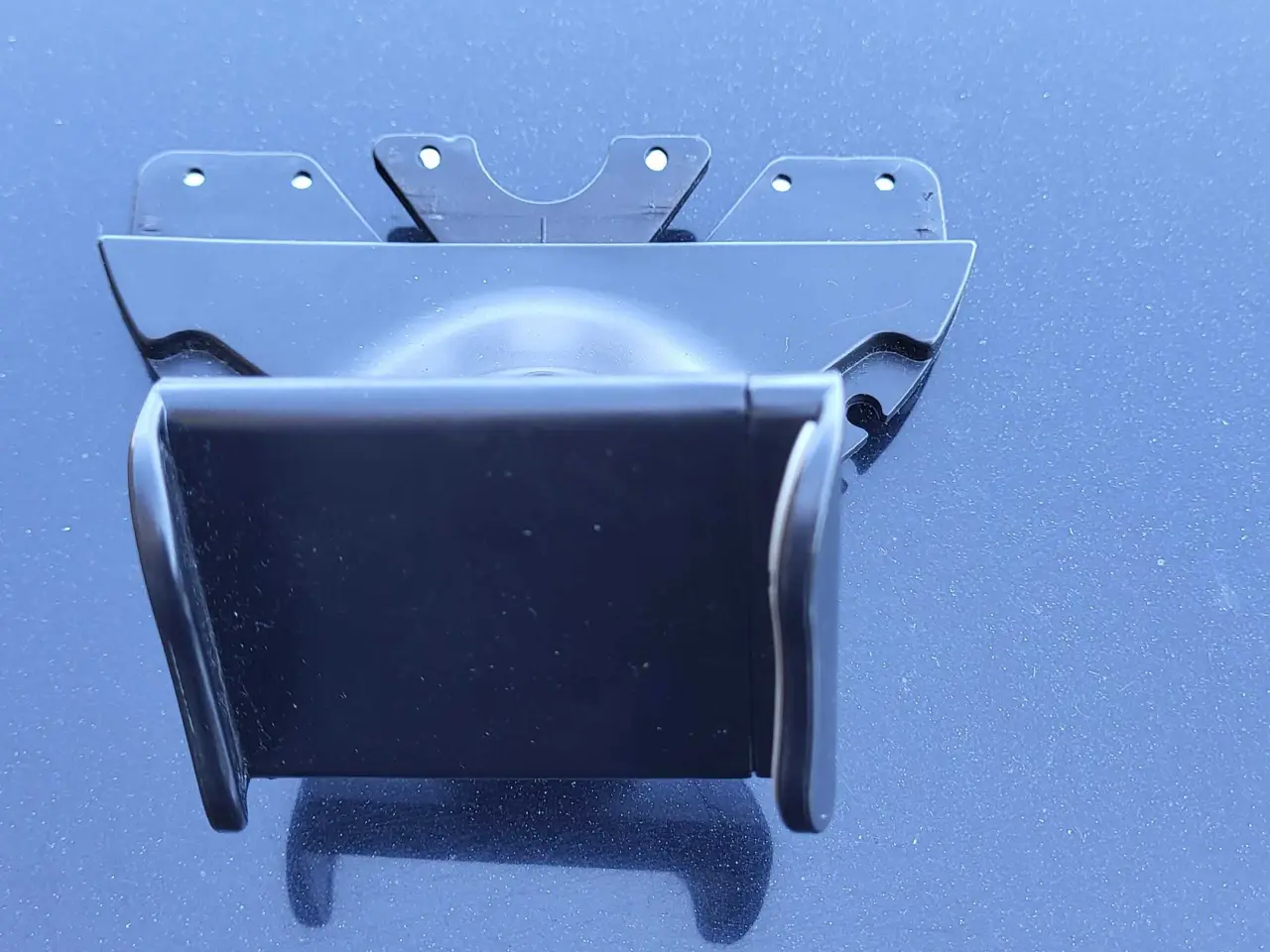 Billede 1 - Mobil telefon holder på CD afspiller i bilen