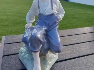 Dreng på sten