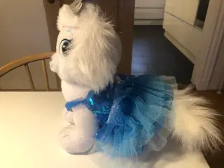 Flot BuildABear bamse i hvid med blåt tøj