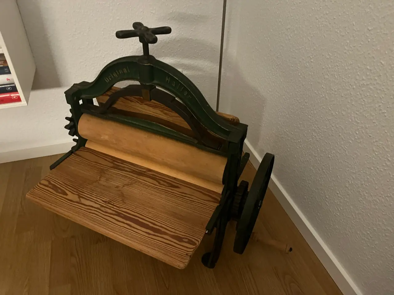 Billede 2 - Antik strygerulle. Original Haller