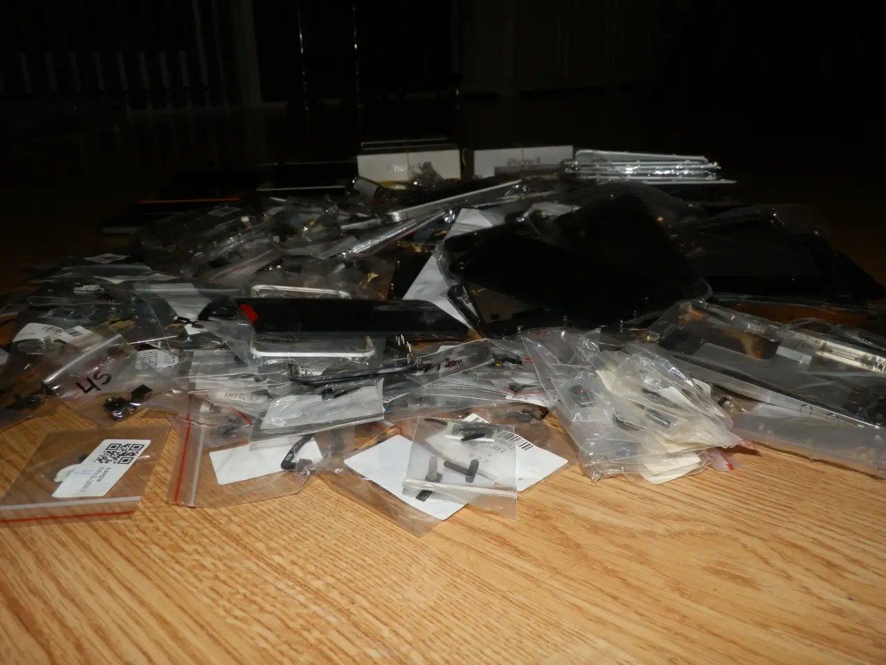 Billede 9 - Stort lot med div. iPhone 4/4S og div. nye dele