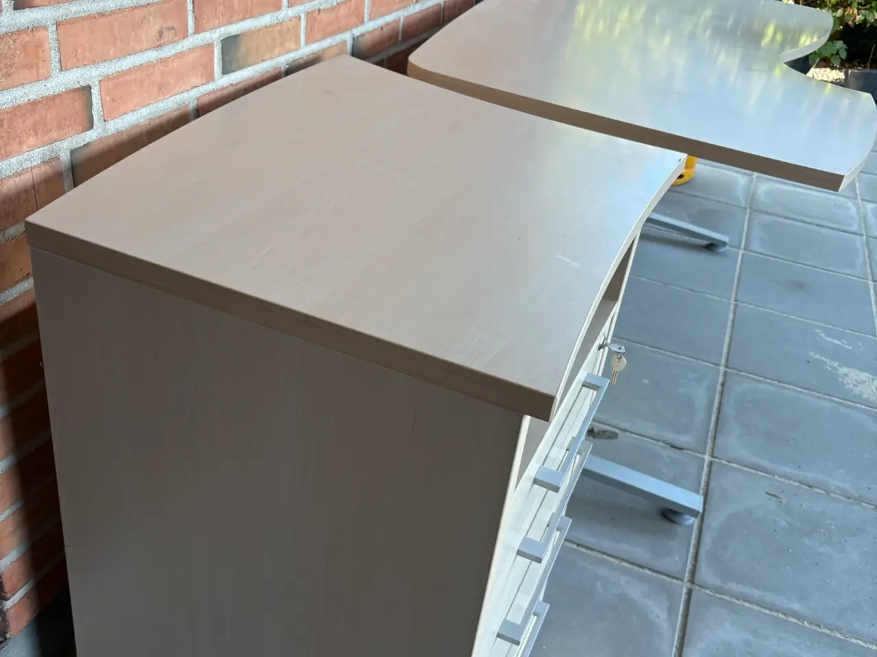 Billede 3 - Skrivebord med ekstra skuffekassete til