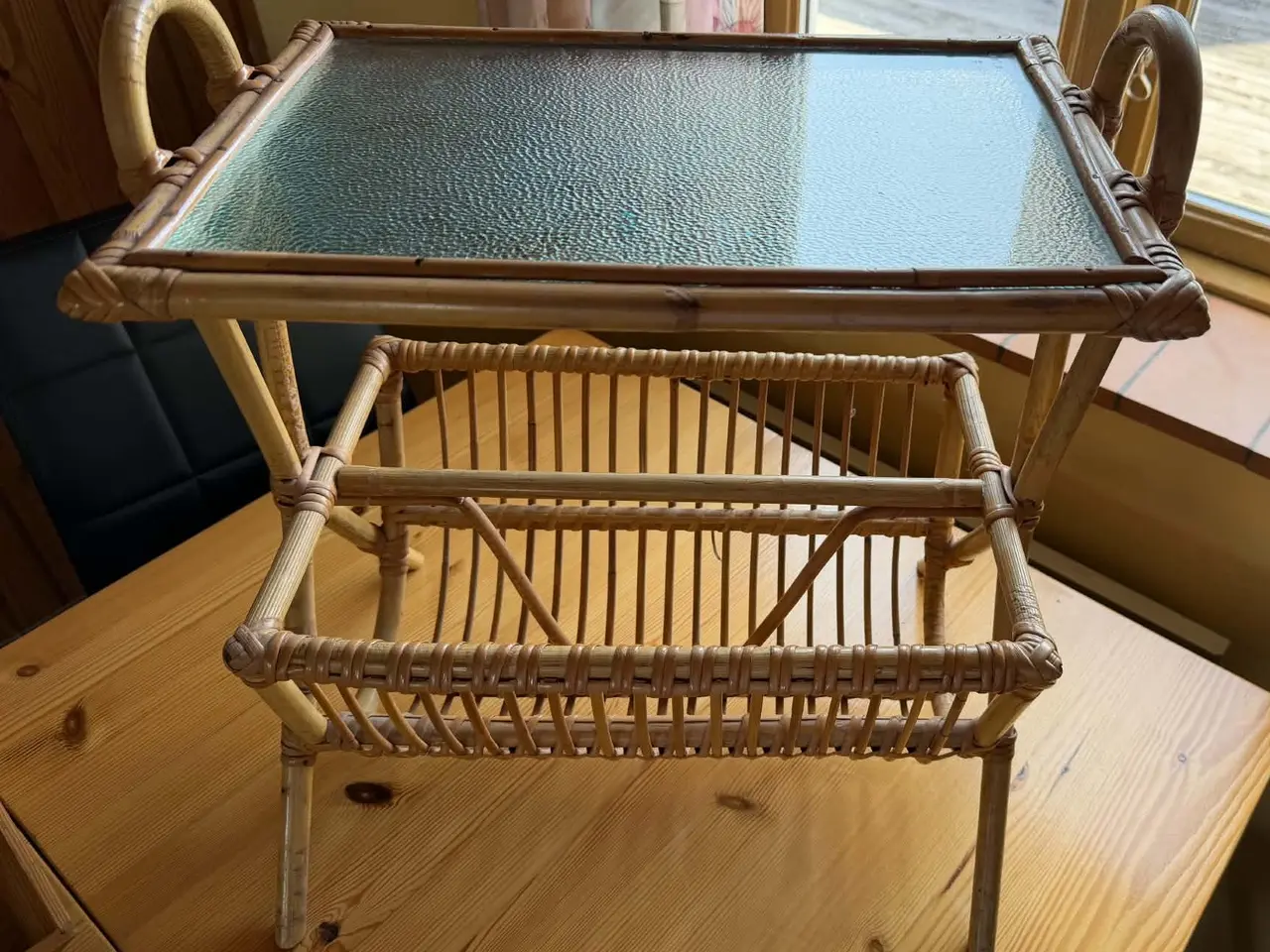 Billede 1 - Retro bambus sidebord m/magasinholder og glasplade