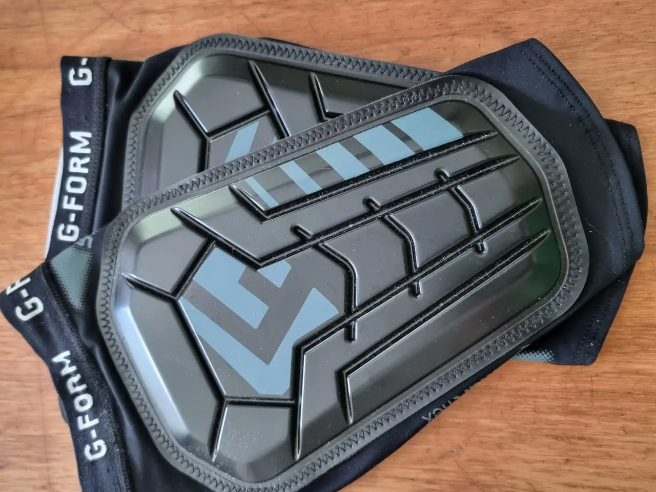 Billede 2 - Nye G-Form Pro-S Vento Benskinner str. L