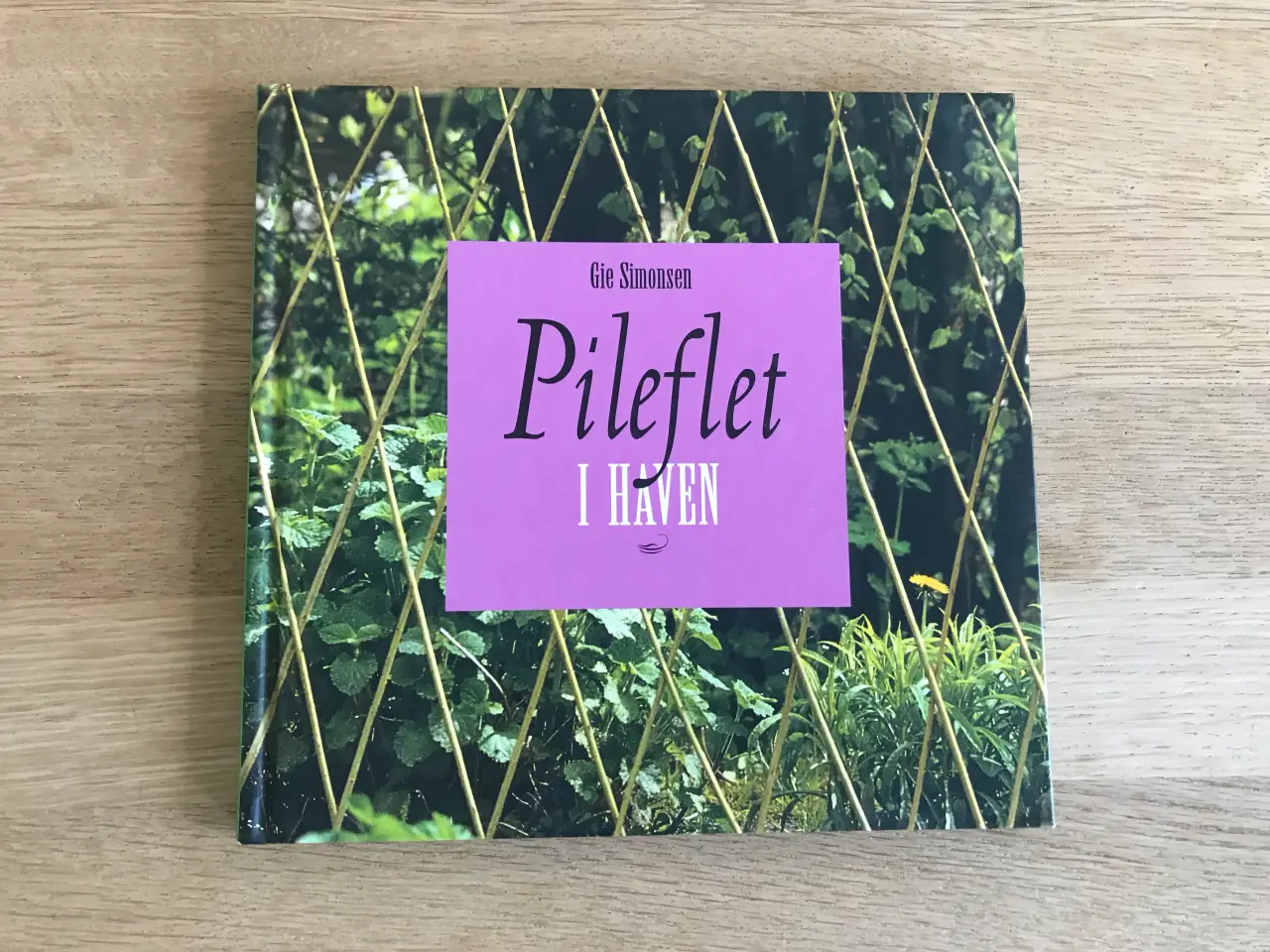 Billede 1 - Pileflet i haven  af Gie Simonsen