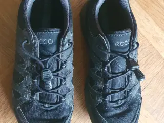 Lækker fritidssko ecco str. 36.