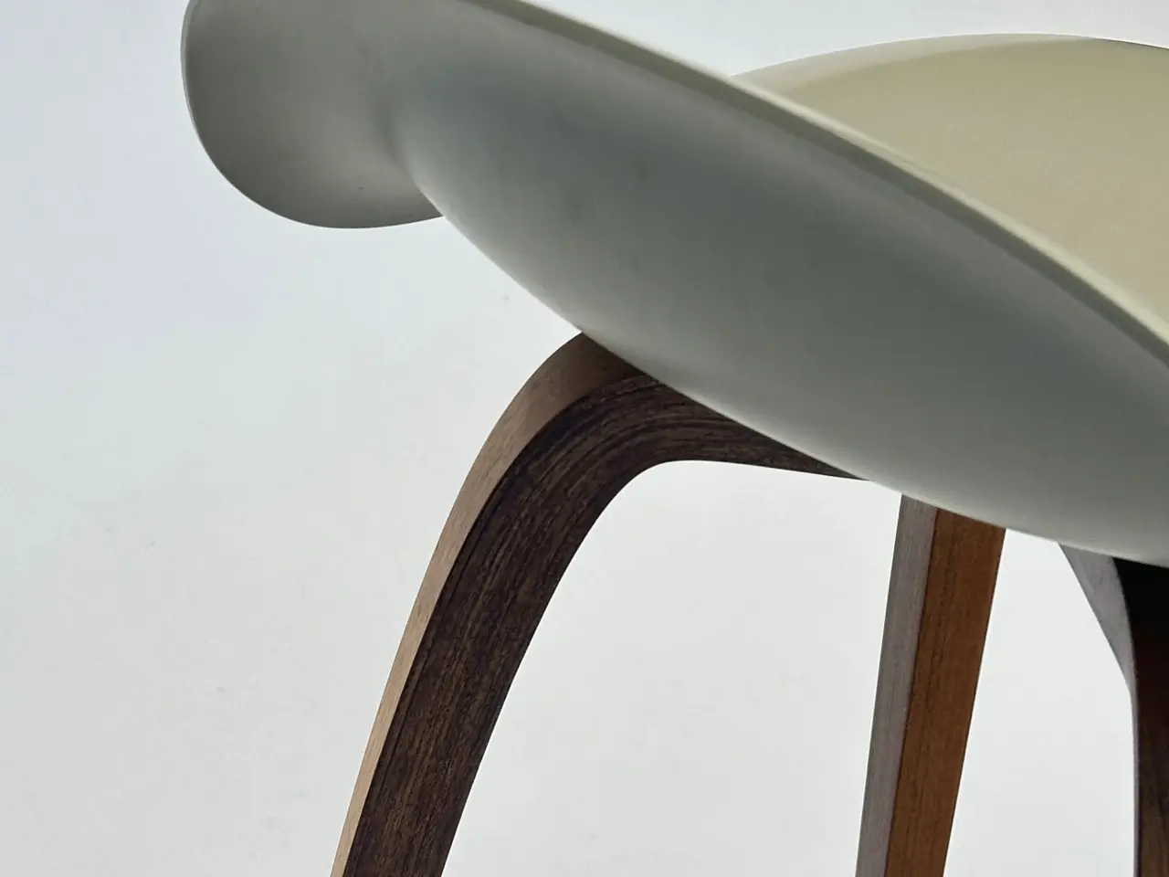 Billede 9 - GUBI 3D Bar Barstol – Lysegrå med Træ Stel SH 78 cm