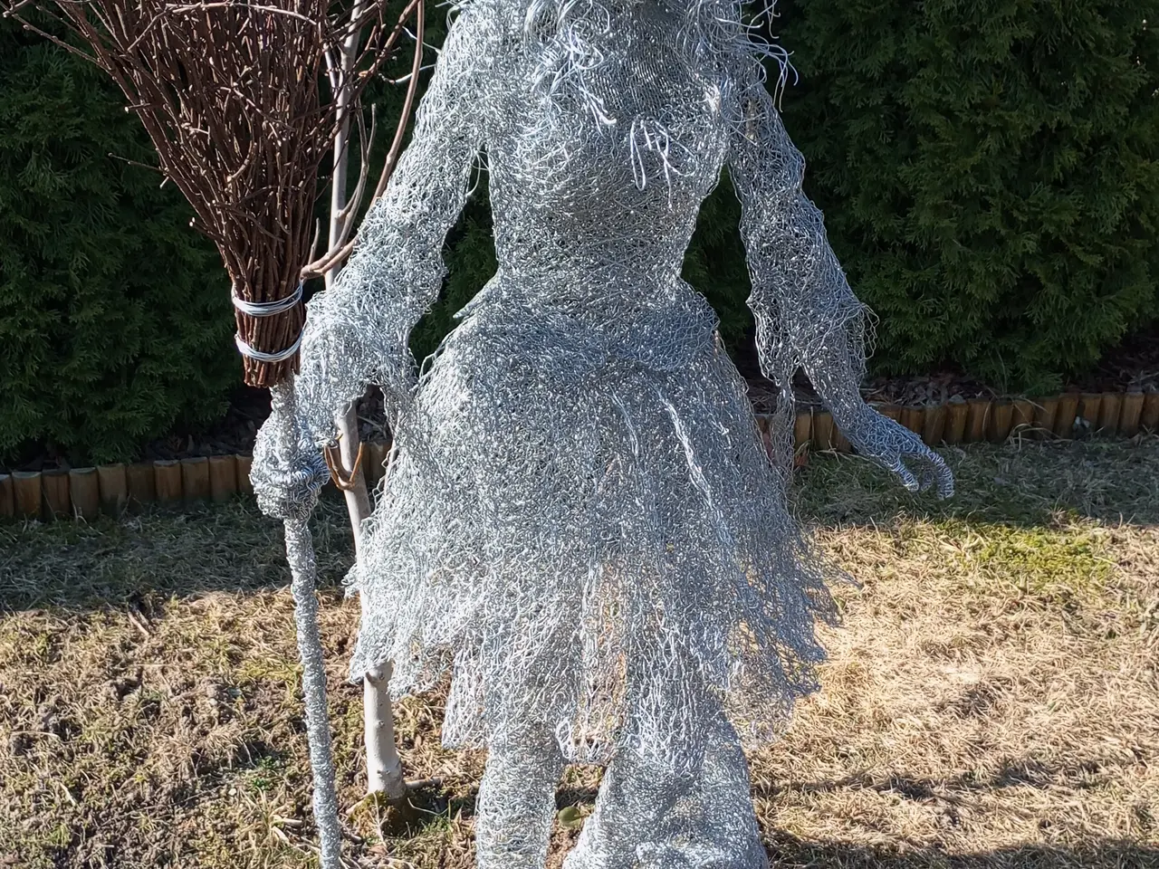 Billede 4 - En original havepynt, en trådskulptur