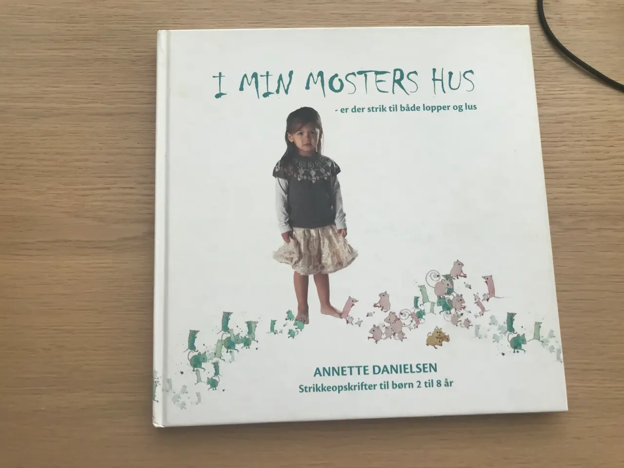 Billede 1 - I min mosters hus - er der strik til både lopper o