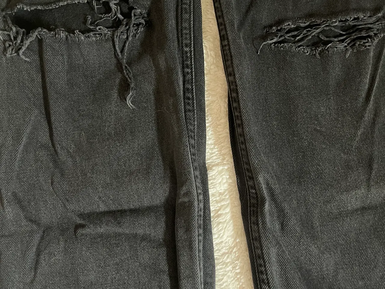 Billede 3 - Cowboybukser fra Hummel.
