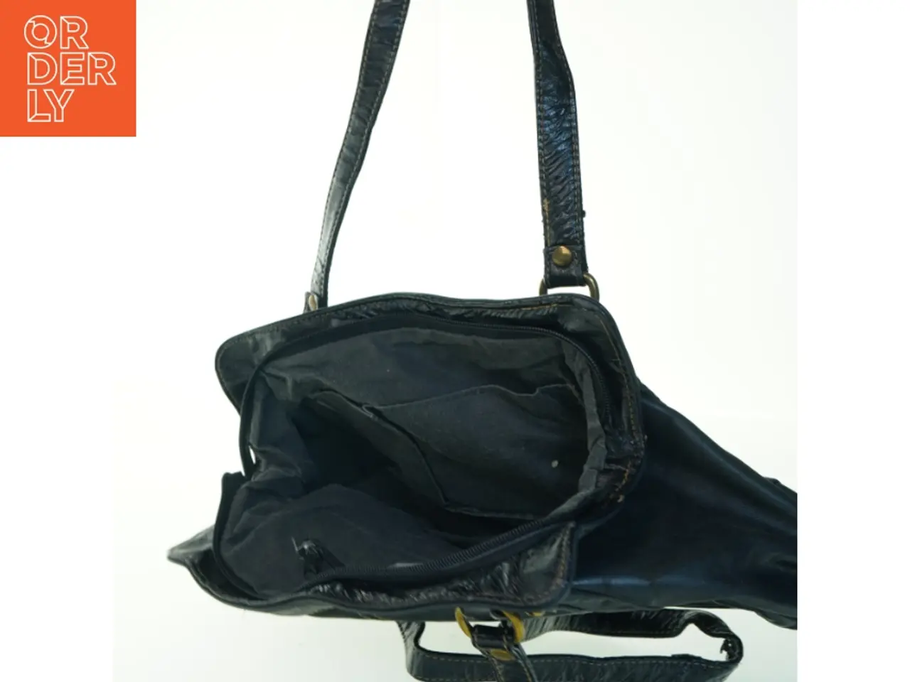 Billede 4 - Sort skuldertaske i læder (str. 37x23 cm)