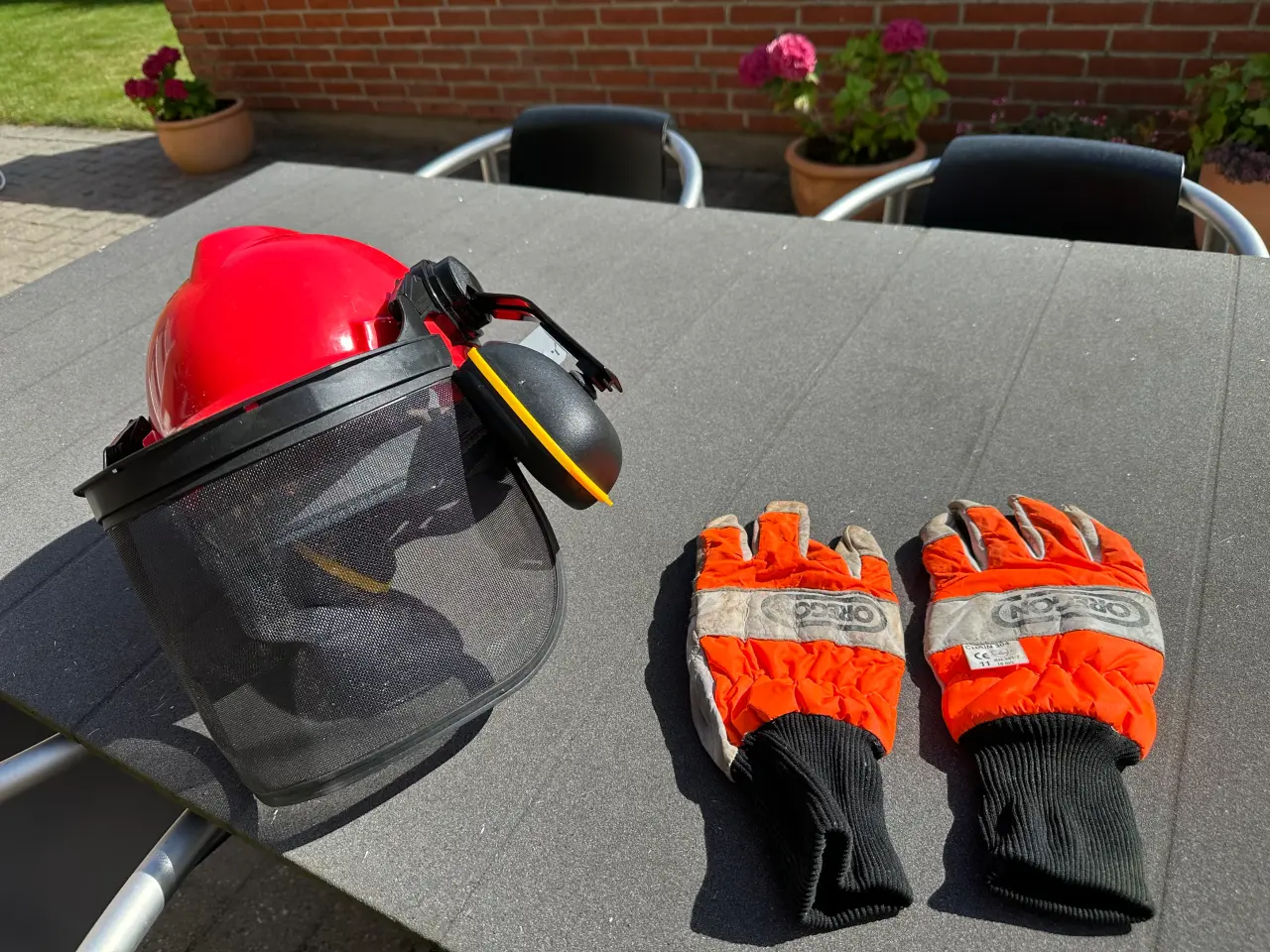 Billede 5 - Motorsav, hjelm og sikkerhedshandsker