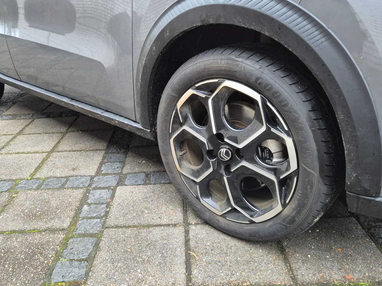 Billede 1 - Goodyear EfficientGrip Performance 2 205/50 R17 93