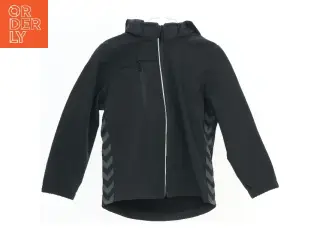 Softshell jakke dreng m. hætte fra Hummel (str. 116)