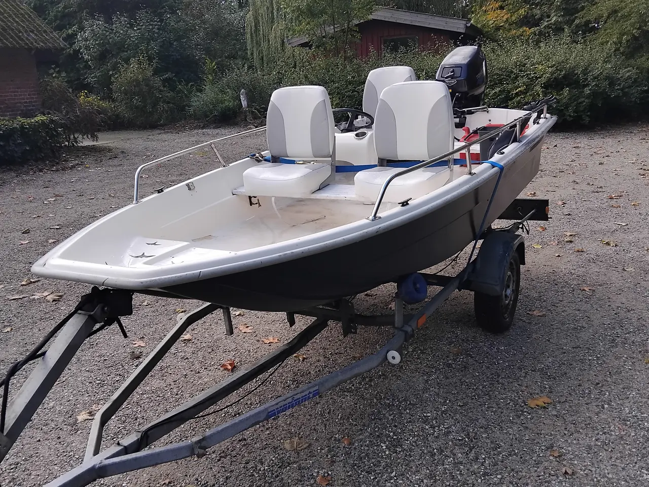 Billede 1 - Styrpult Jolle og motor incl trailer til salg fra