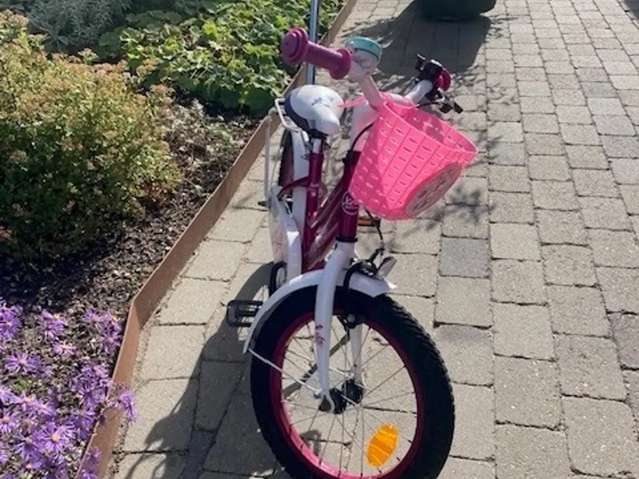 Billede 5 - Pigecykel 16" mont. med støttestang.