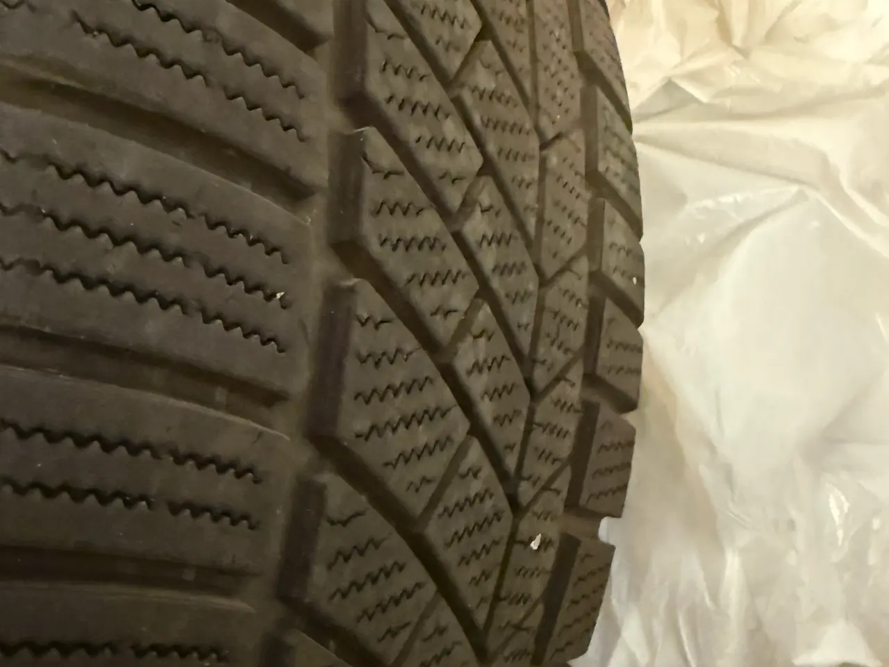 Billede 4 - Vinterdæk til BMW 225/50 R17 Fra Continental