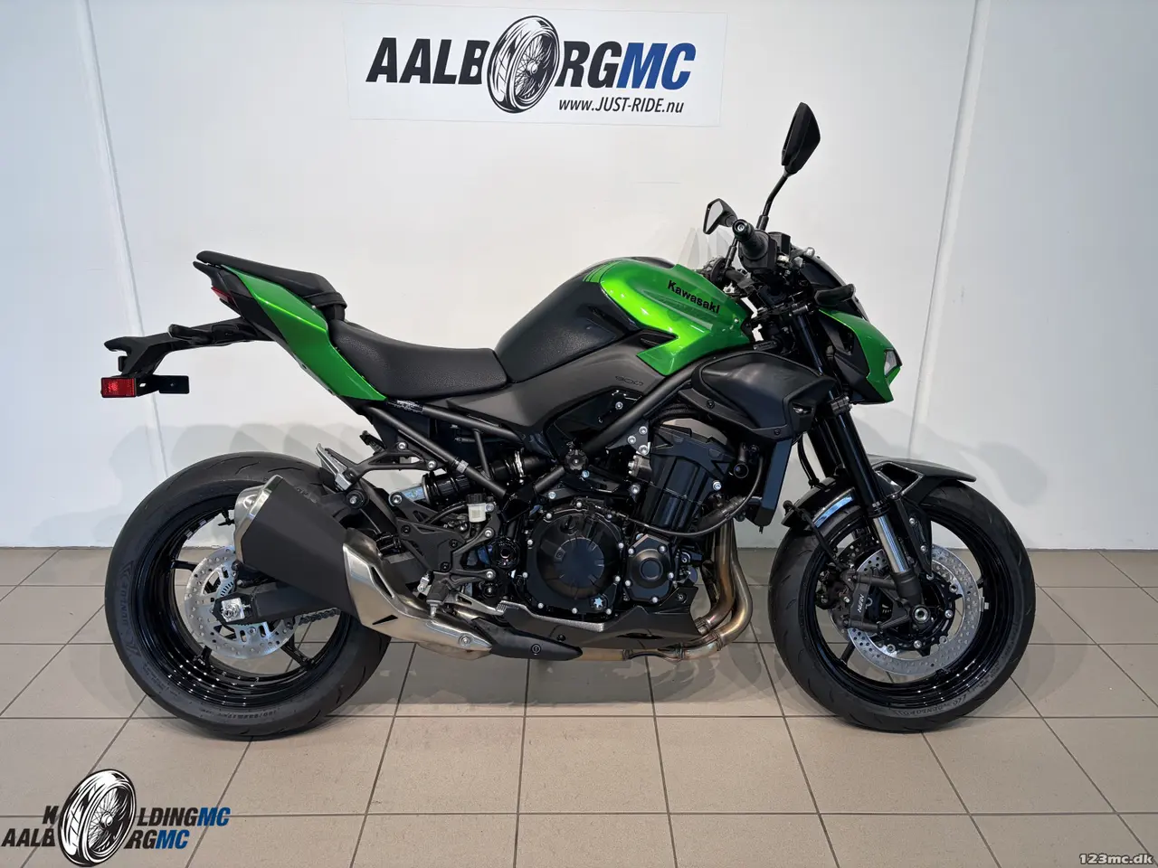 Billede 1 - Kawasaki Z 900 Candy Lime Green / Metallic Carbon Gray