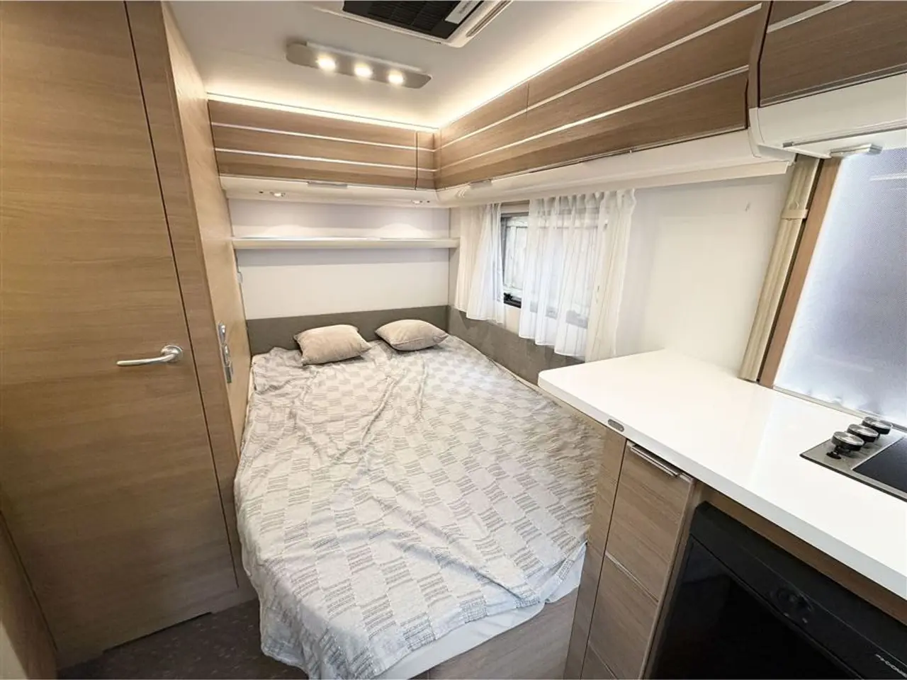 Billede 14 - 2020 - Adria Adora 472 UP   Fransk seng-Alde-Gulvtemp.-Mover-Fast markise