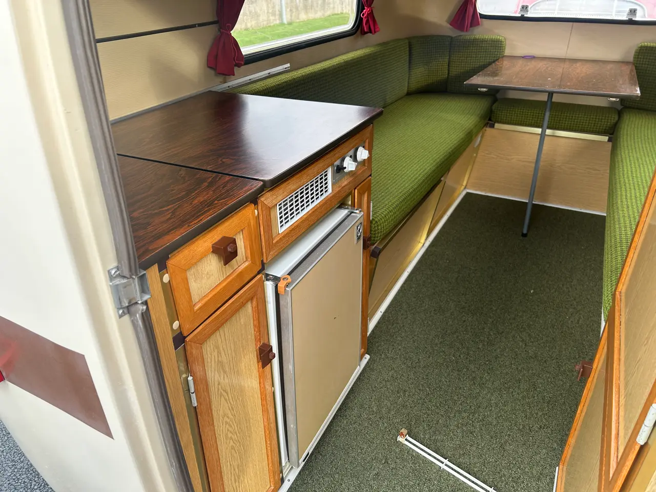 Billede 10 - MKP SMUTTI Veteran Campingvogn, Nysynet flot stand