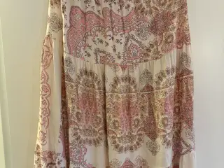 Flot rosa mønstret lang nederdel i str. L/XL