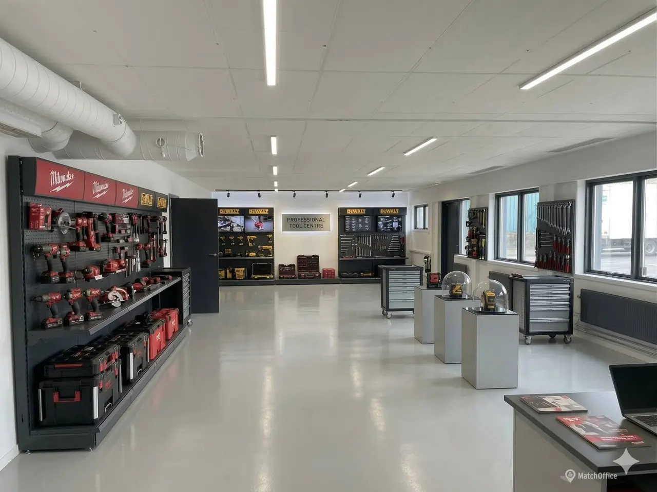 Billede 2 - 785 m² nyistandsat lager/showroom og kontor ud til trafikeret vej