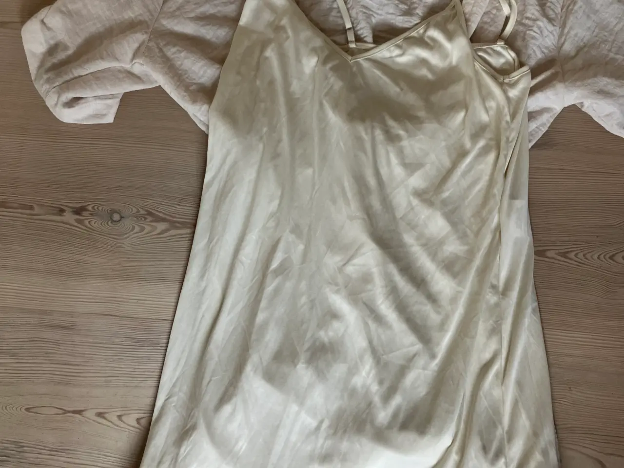 Billede 5 - Beige kjole fra Vero Moda, str. M