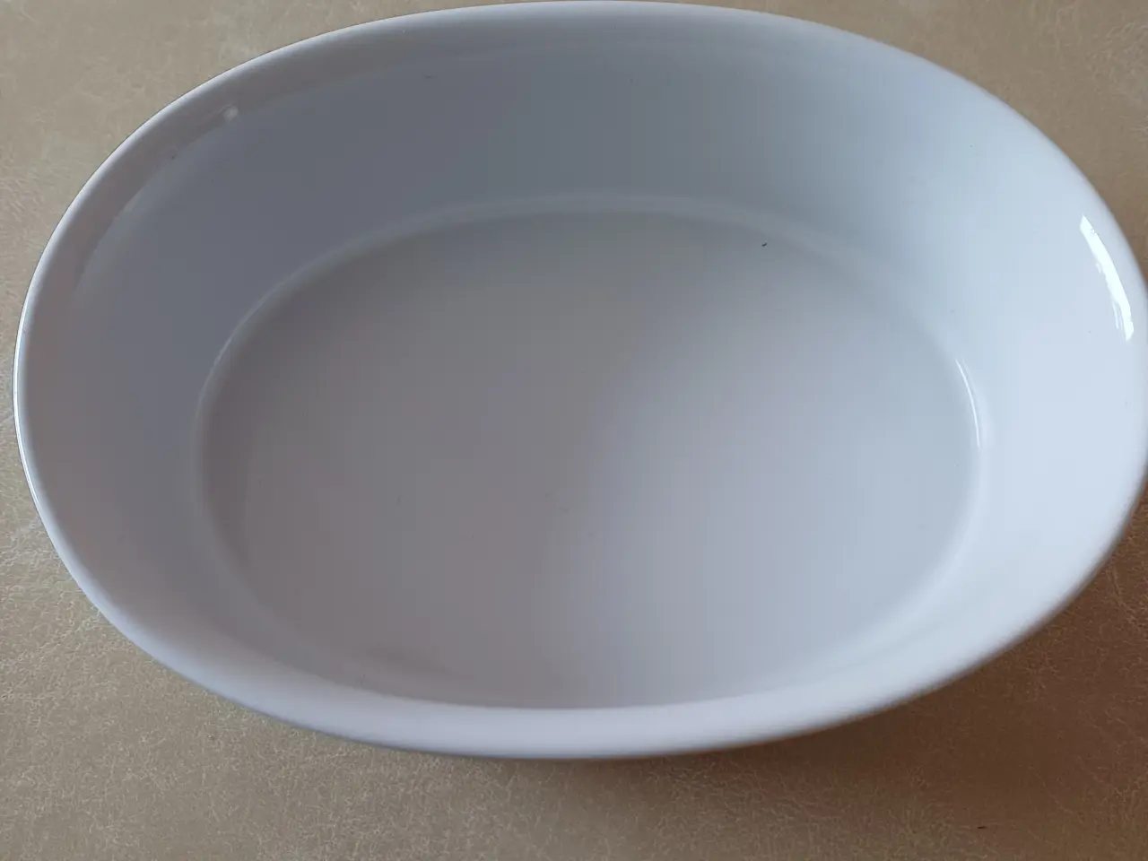 Billede 2 - Ovnfast ovalt fad i hvidt porcelæn