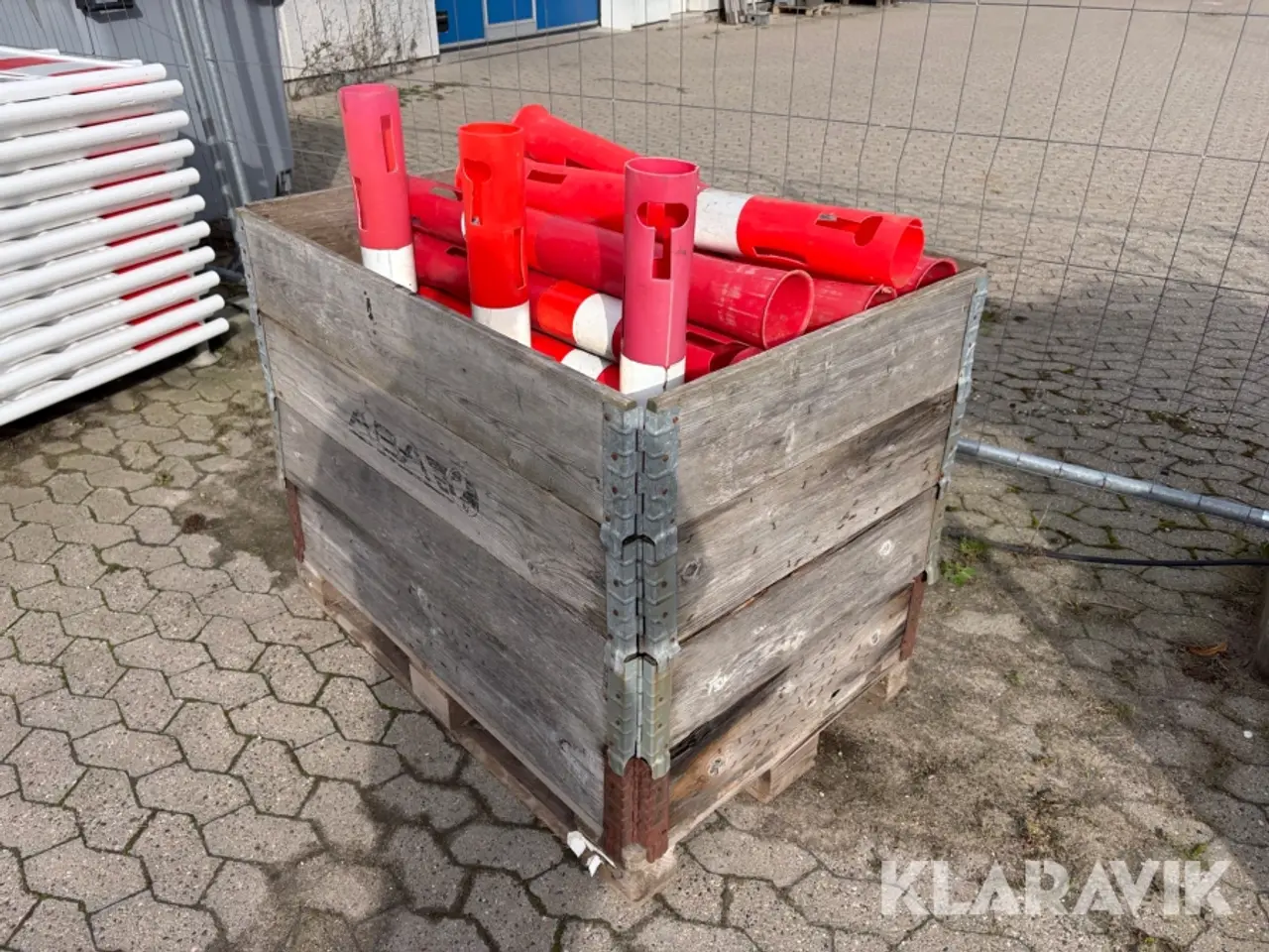 Billede 3 - Afmærkningspæle 17 styk fødder 28 styk pæle.